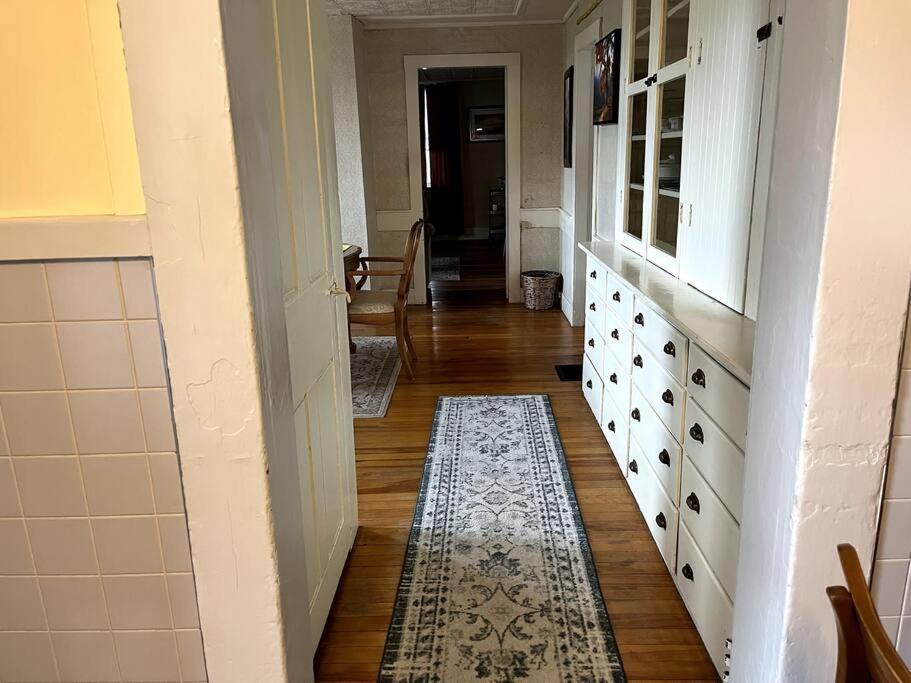Cute 6-Bedroom Getaway In The Heart Of リトルトン エクステリア 写真