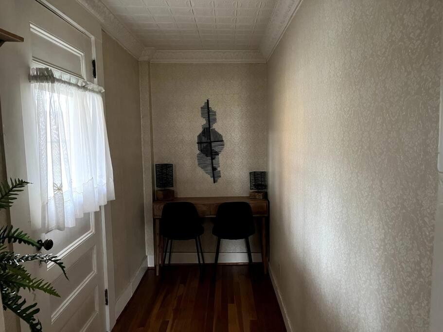 Cute 6-Bedroom Getaway In The Heart Of リトルトン エクステリア 写真