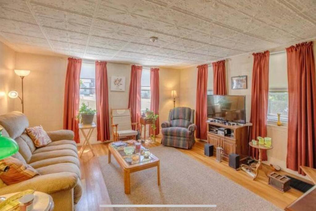 Cute 6-Bedroom Getaway In The Heart Of リトルトン エクステリア 写真