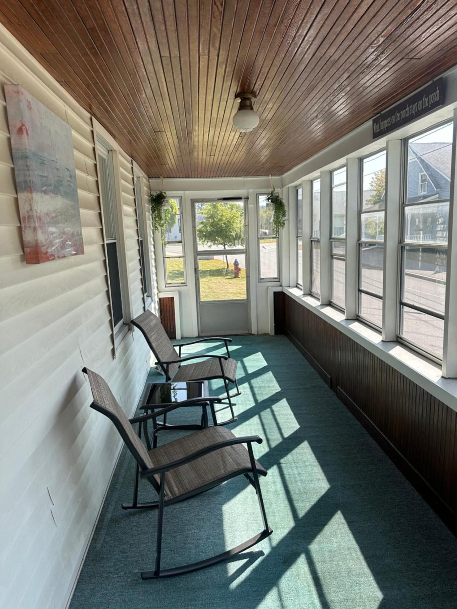 Cute 6-Bedroom Getaway In The Heart Of リトルトン エクステリア 写真